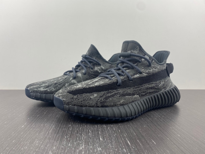 a*d*i*s Y**zy boost 350v2 dark salt id4811
