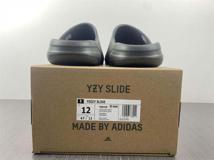 a*d*i*s Y**zy slide black onyx hq6448