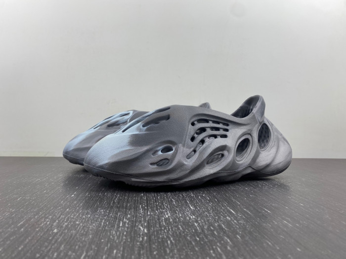 Y**zy foam runner -ie4931