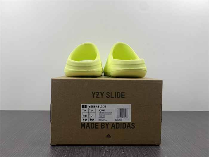 a*d*i*s Y**zy slide glow green (2022) hq6447