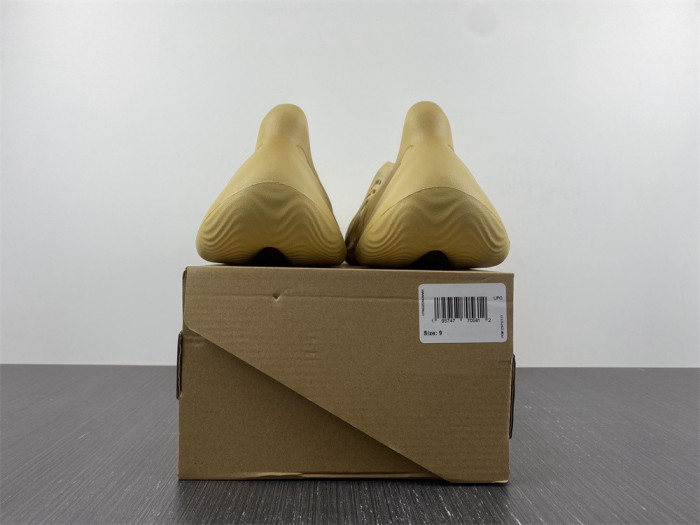 a*d*i*s Y**zy foam rnr desert sand - gv6843
