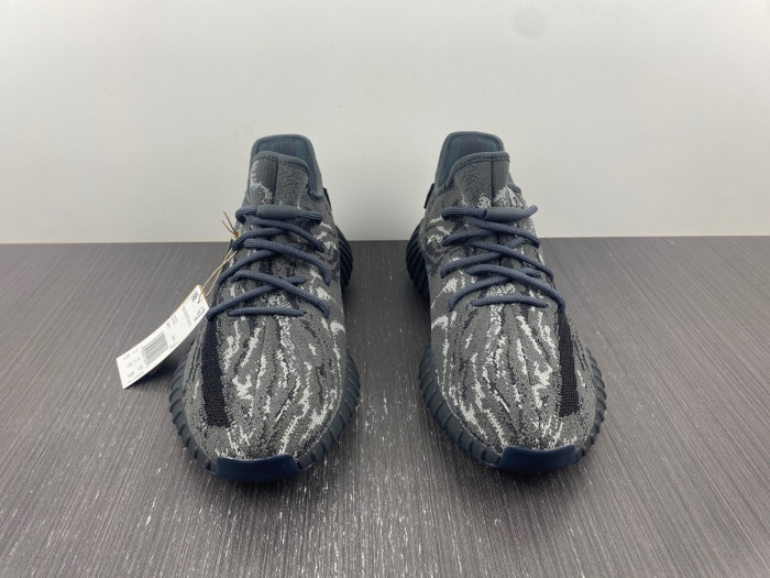 a*d*i*s Y**zy boost 350v2 dark salt id4811