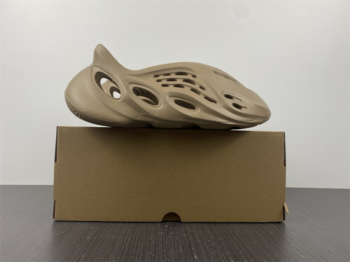 a*d*i*s Y**zy foam rnnr mist gy6774