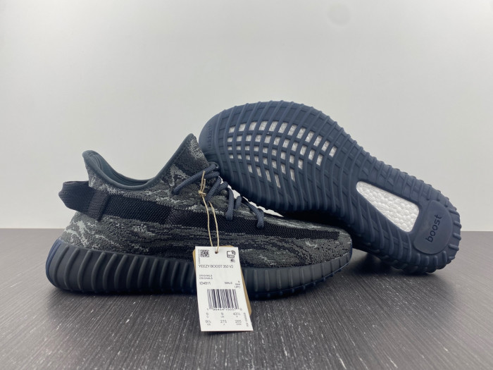 a*d*i*s Y**zy boost 350v2 dark salt id4811