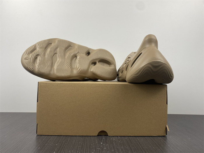 a*d*i*s Y**zy foam rnnr mist gy6774