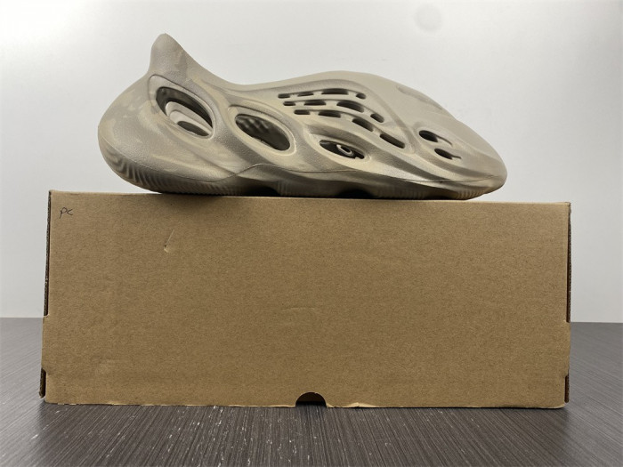 a*d*i*s Y**zy foam rnnr stone sage - gx4472