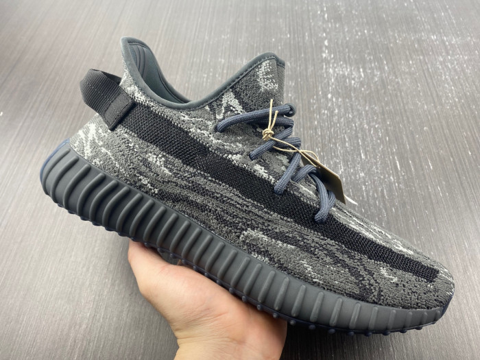 a*d*i*s Y**zy boost 350v2 dark salt id4811