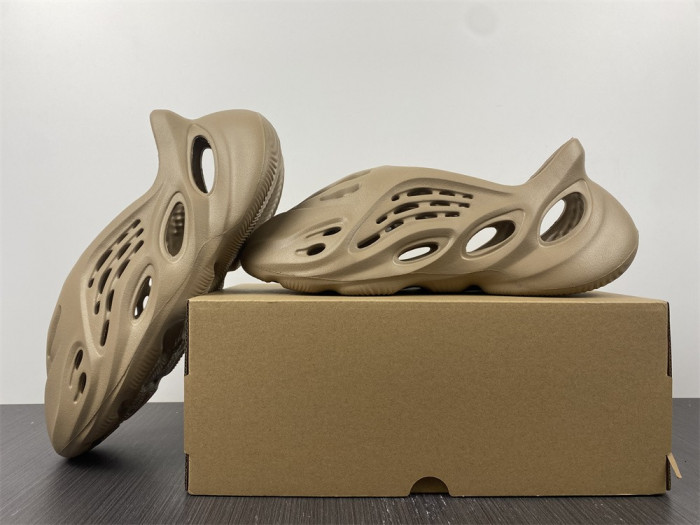 a*d*i*s Y**zy foam rnnr mist gy6774