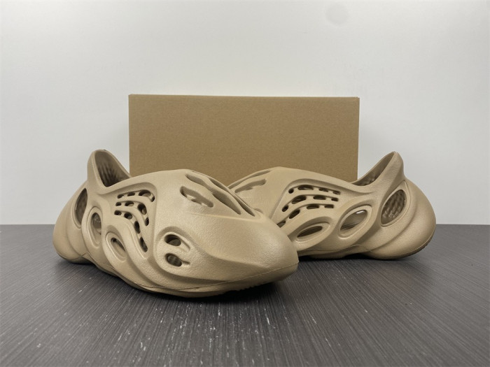 a*d*i*s Y**zy foam rnnr mist gy6774