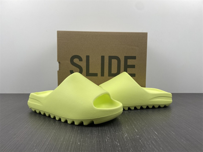 a*d*i*s Y**zy slide glow green (2022) hq6447