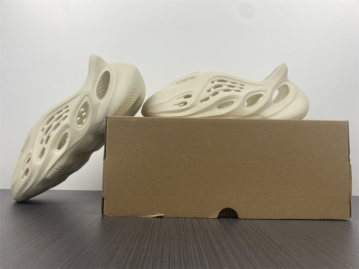 a*d*i*s Y**zy foam rnnr sand fy4567