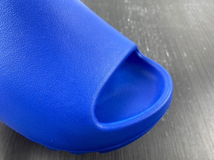 a*d*i*s Y**zy slide “azure” (blue) id4133
