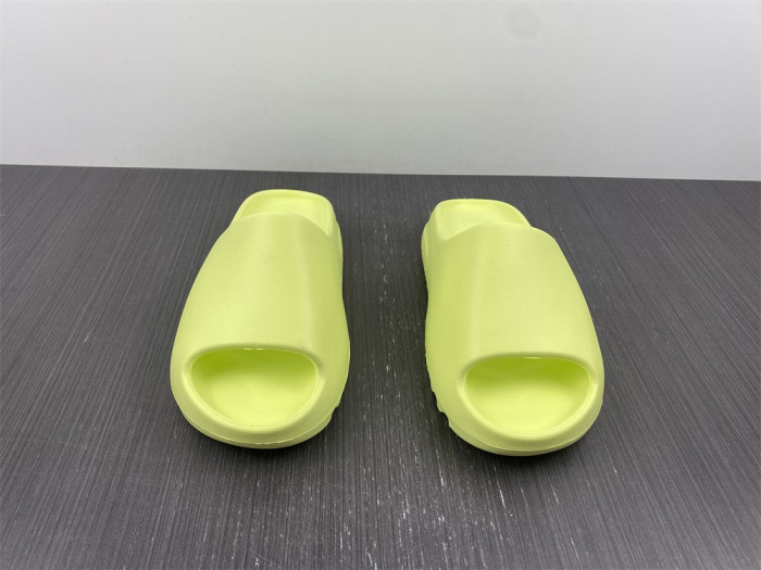 a*d*i*s Y**zy slide glow green (2022) hq6447