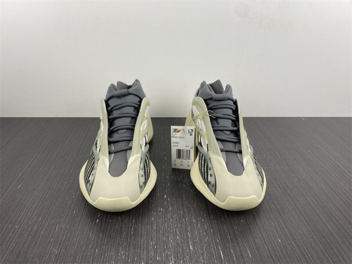 a*d*i*s Y**zy 700 v3 fade salt id1674