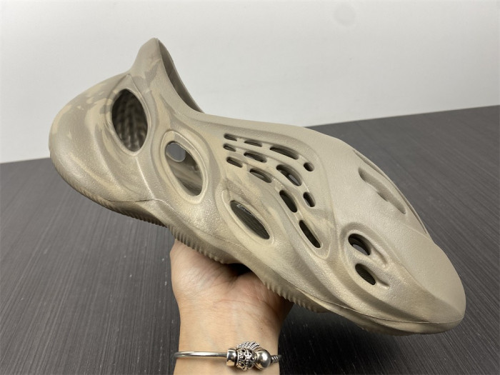 a*d*i*s Y**zy foam rnnr stone sage - gx4472