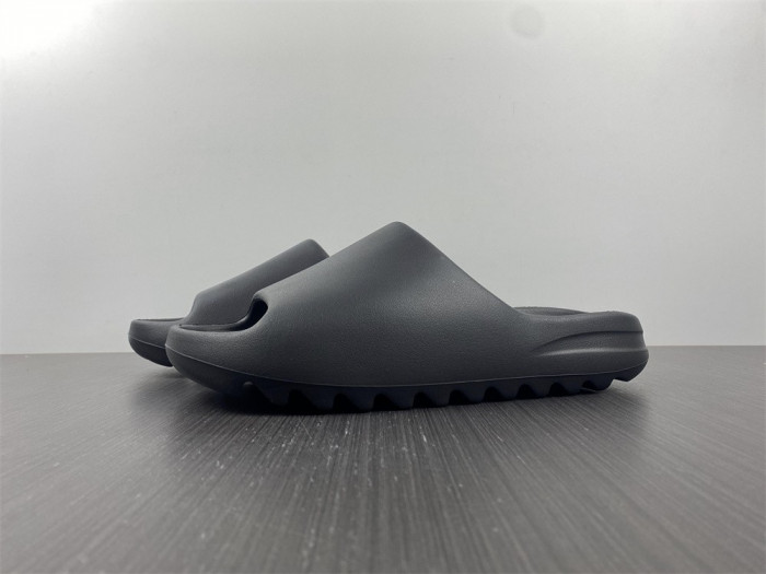a*d*i*s Y**zy slide black onyx hq6448