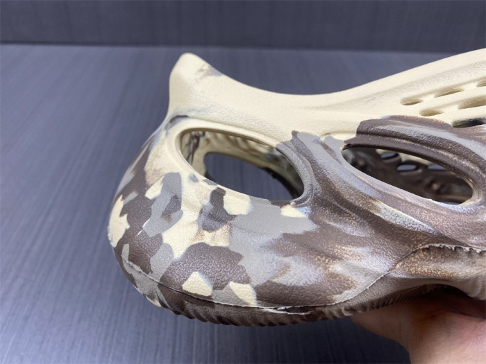 a*d*i*s Y**zy foam rnnr mx cream clay gx8774