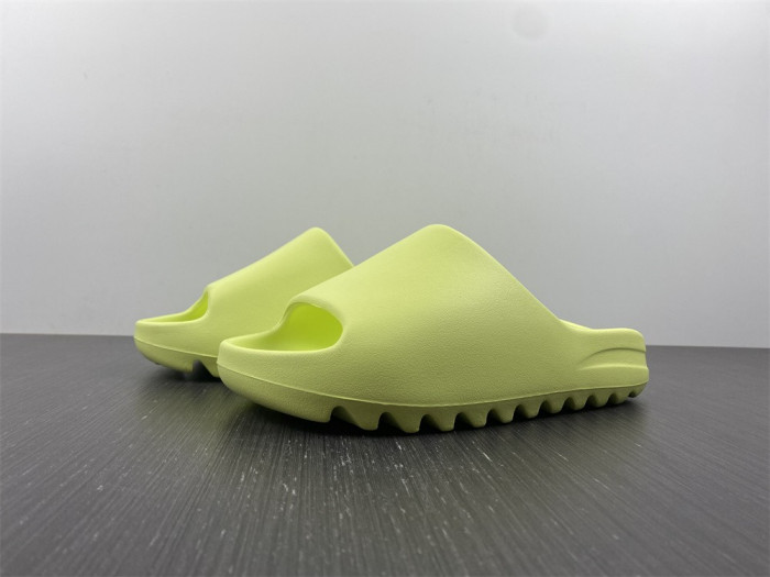 a*d*i*s Y**zy slide glow green (2022) hq6447
