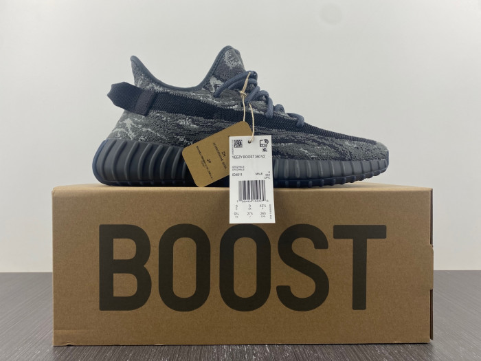a*d*i*s Y**zy boost 350v2 dark salt id4811