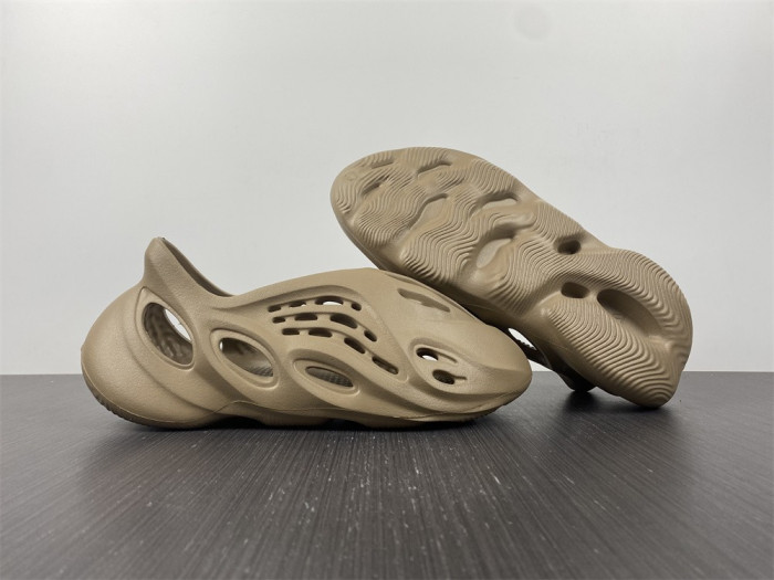 a*d*i*s Y**zy foam rnnr mist gy6774