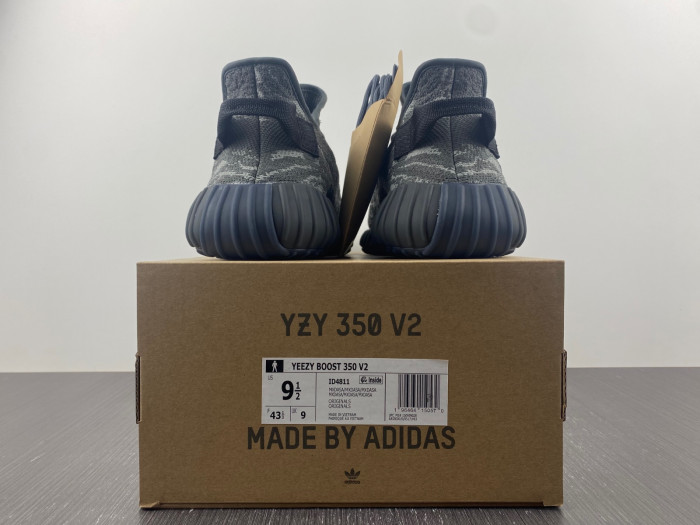 a*d*i*s Y**zy boost 350v2 dark salt id4811