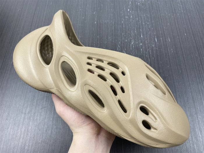 a*d*i*s Y**zy foam rnnr mist gy6774