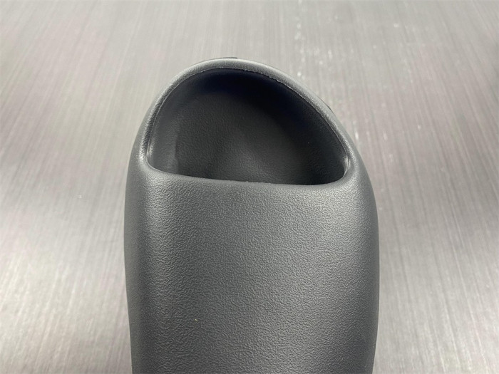 a*d*i*s Y**zy slide black onyx hq6448