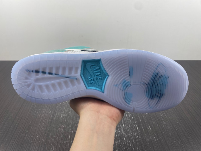 april skateboards x nike dunk low sb