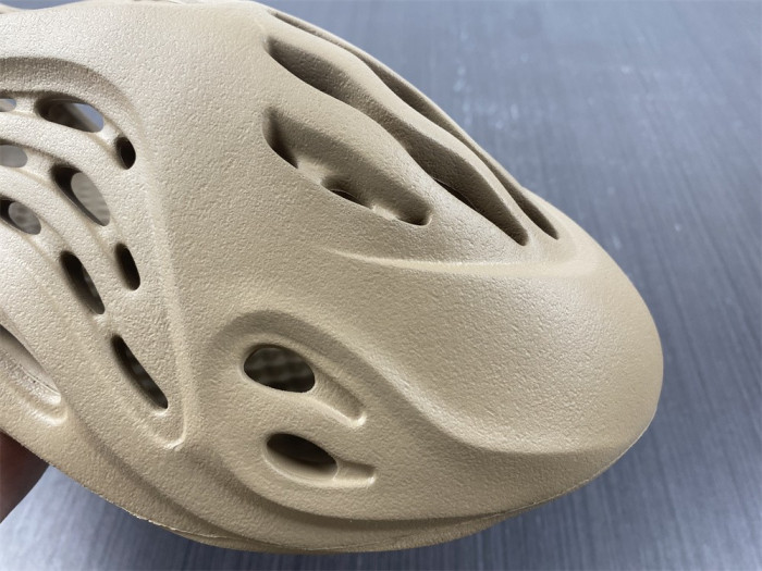 a*d*i*s Y**zy foam rnnr mist gy6774