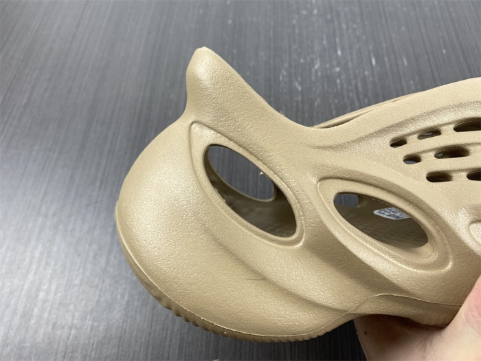 a*d*i*s Y**zy foam rnnr mist gy6774