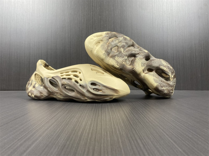 a*d*i*s Y**zy foam rnnr mx cream clay gx8774