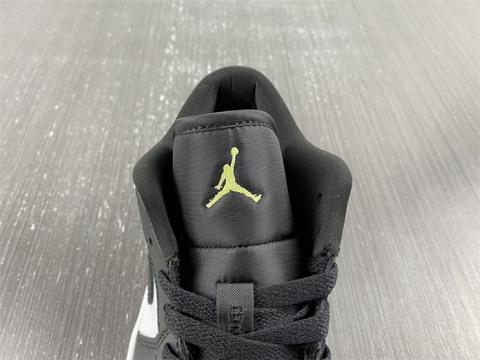 air jordan 1 low snakeskin vivid green dx4446-301