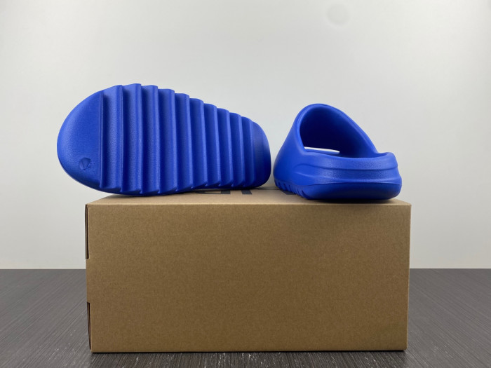 a*d*i*s Y**zy slide “azure” (blue) id4133