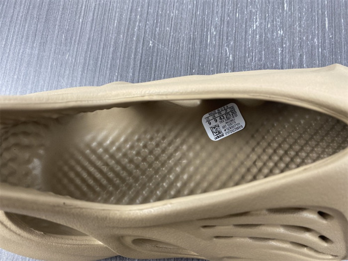 a*d*i*s Y**zy foam rnnr mist gy6774