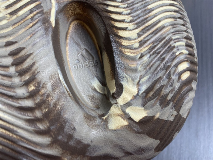 a*d*i*s Y**zy foam rnnr mx cream clay gx8774