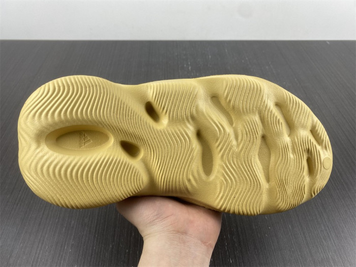 a*d*i*s Y**zy foam rnr desert sand - gv6843