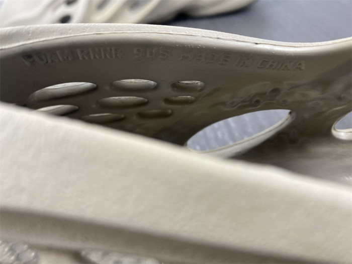 a*d*i*s Y**zy foam rnnr stone sage - gx4472