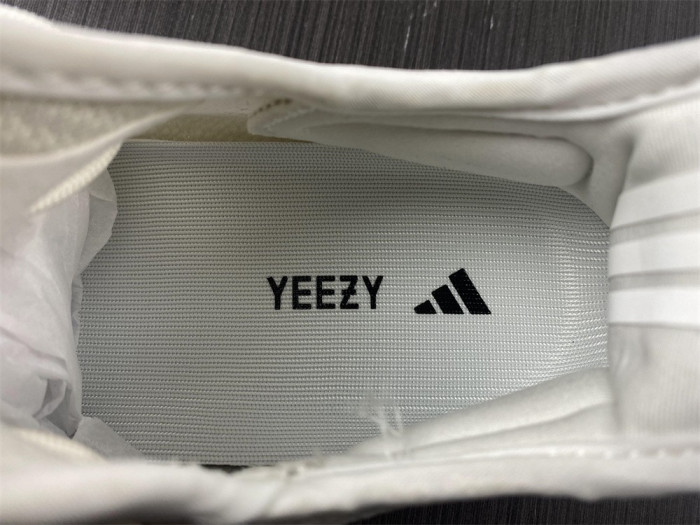 a*d*i*s Y**zy boost 350 v2 hq6316