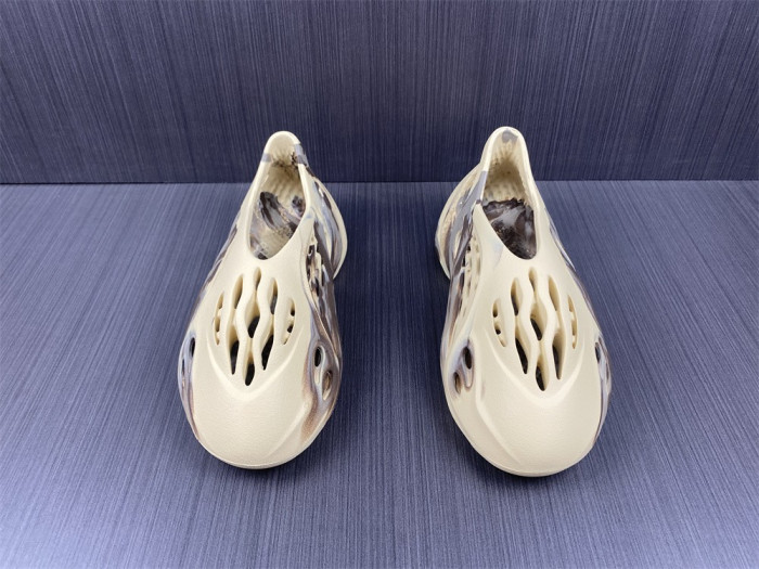 a*d*i*s Y**zy foam rnnr mx cream clay gx8774