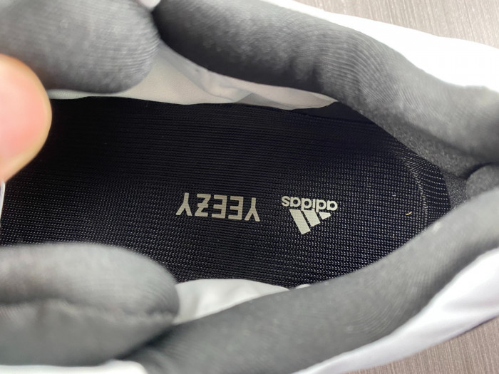 a*d*i*s Y**zy boost 700 mnvn blue tint - gz0711