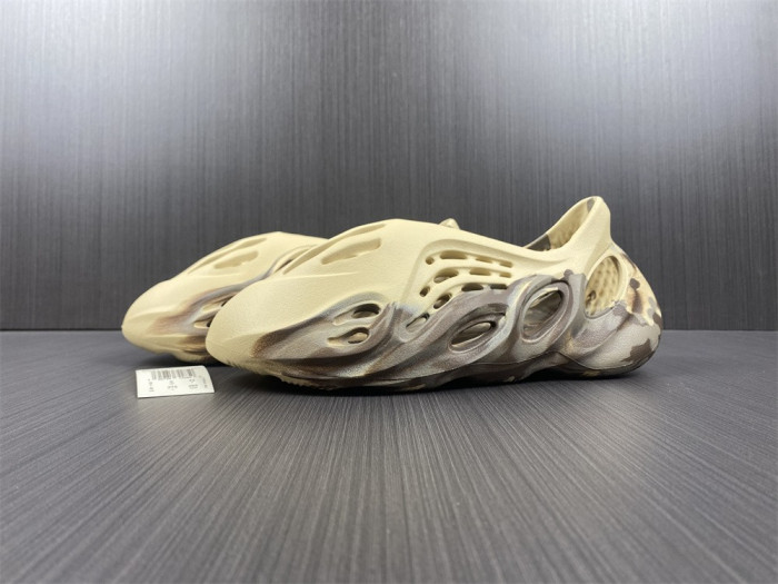a*d*i*s Y**zy foam rnnr mx cream clay gx8774