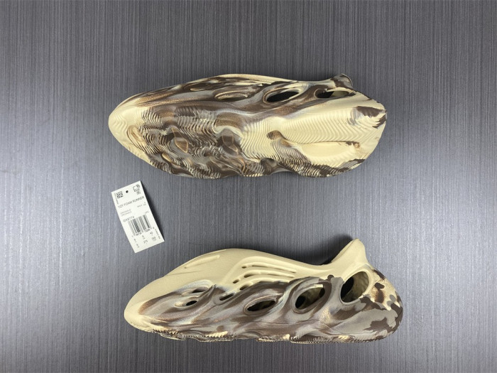 a*d*i*s Y**zy foam rnnr mx cream clay gx8774