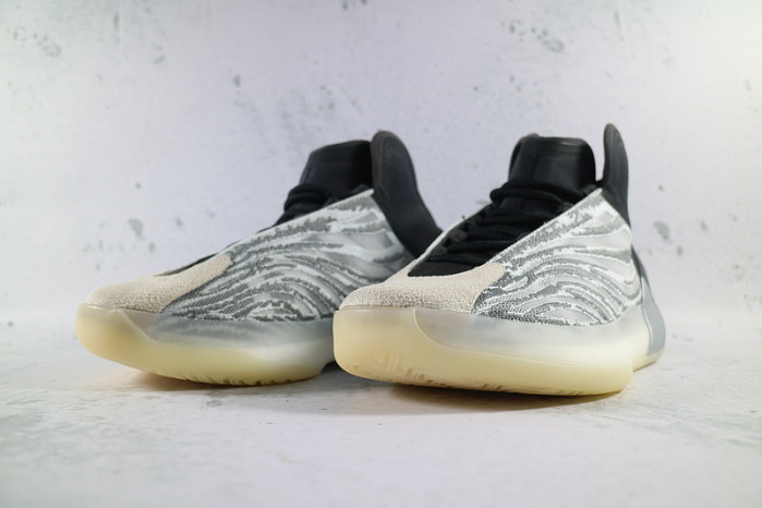 a*d*i*s yzy qntm (lifestyle model) q46473