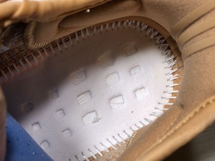 a*d*i*s Y**zy boost 350 v2 clay eg7490 kids