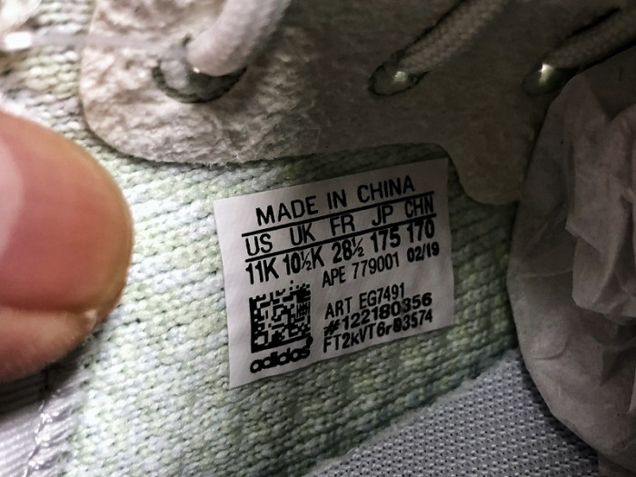 a*d*i*s Y**zy boost 350 v2 hyperspace eg7491 kids