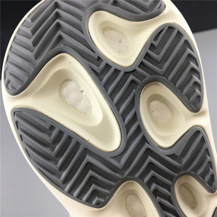 a*d*i*s Y**zy foam runner Y**zy boost 700 v3 ”ef9897