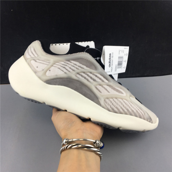 a*d*i*s Y**zy foam runner Y**zy boost 700 v3 ”ef9897