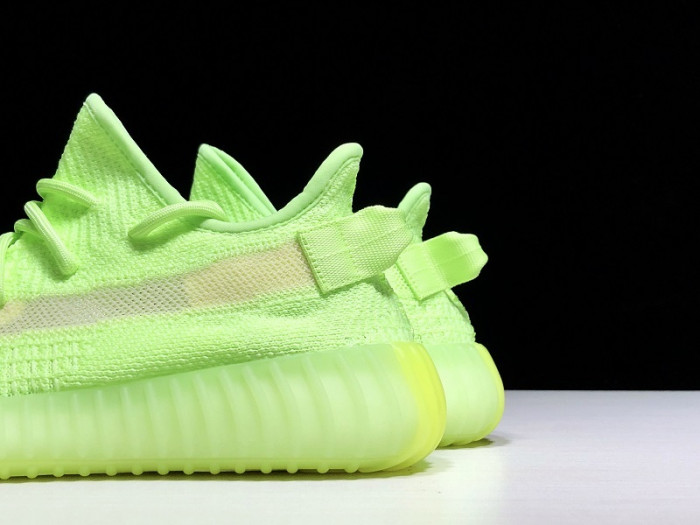 a*d*i*s Y**zy boost 350 v2 “glow in the dark”eg5293
