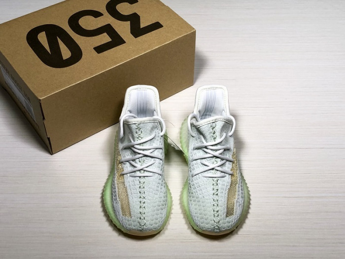a*d*i*s Y**zy boost 350 v2 hyperspace eg7491 kids
