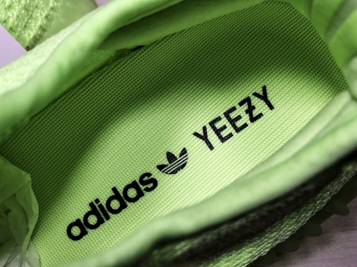 a*d*i*s Y**zy boost 350 v2 “glow in the dark”eg5293